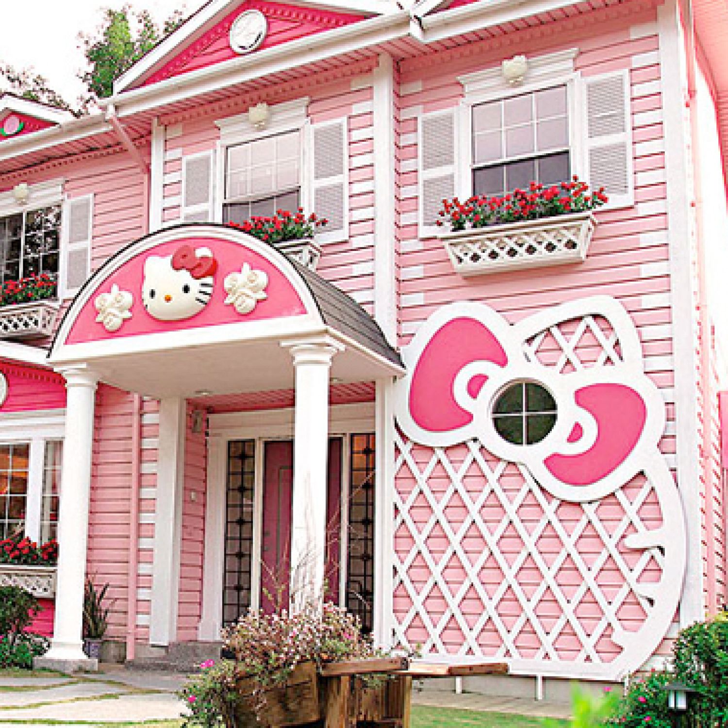 Pink Hello Kitty House | Exterior House Paint Ideas Photos