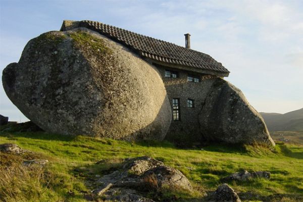 House Built Between Two Boulders in Portugal | Ugly Houses