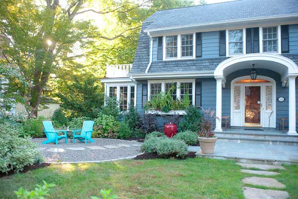 Pea Gravel Front Patio with Chairs | Front Yard Patio Ideas