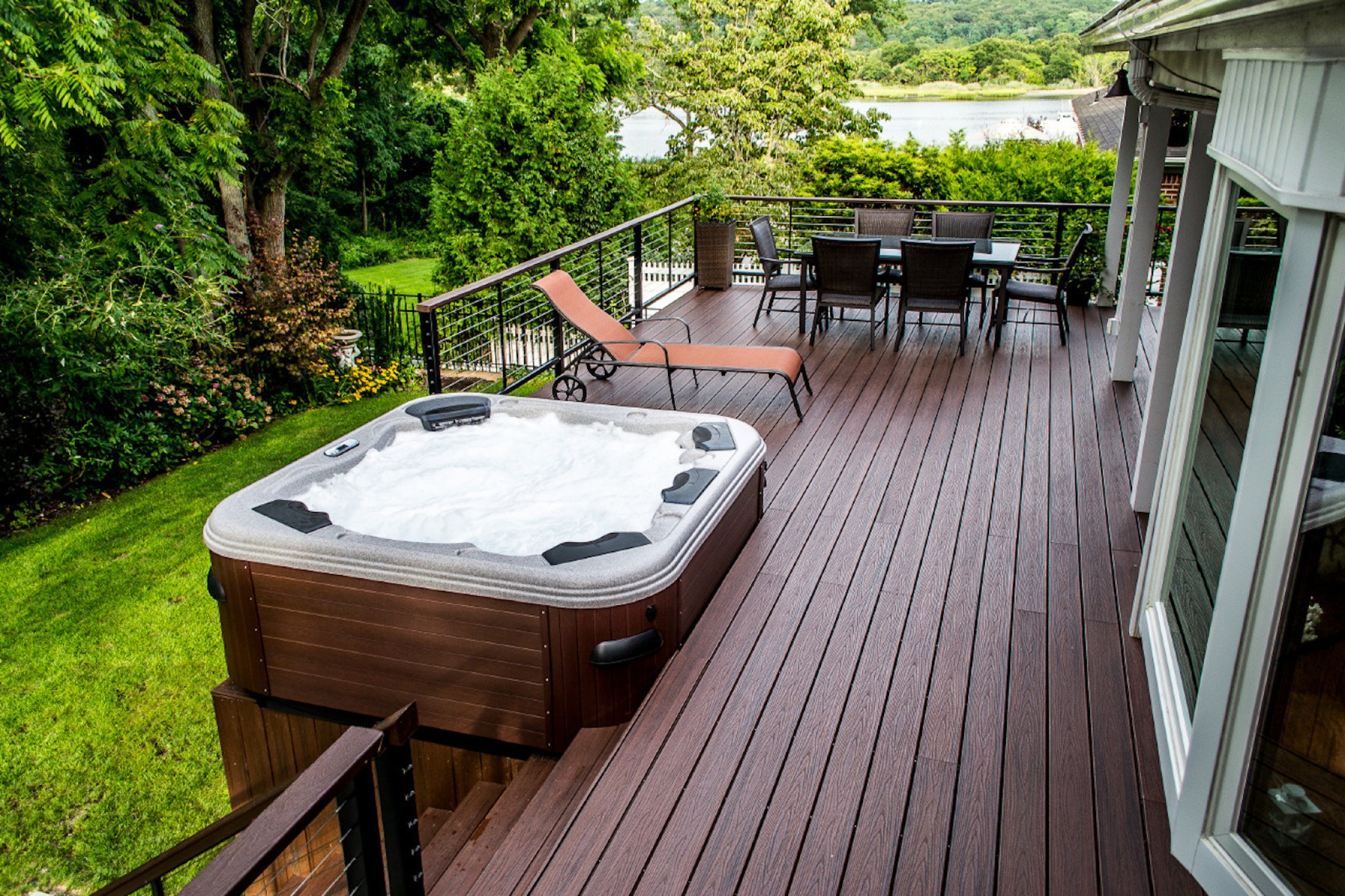 Outdoor jacuzzis designs. Affordable models