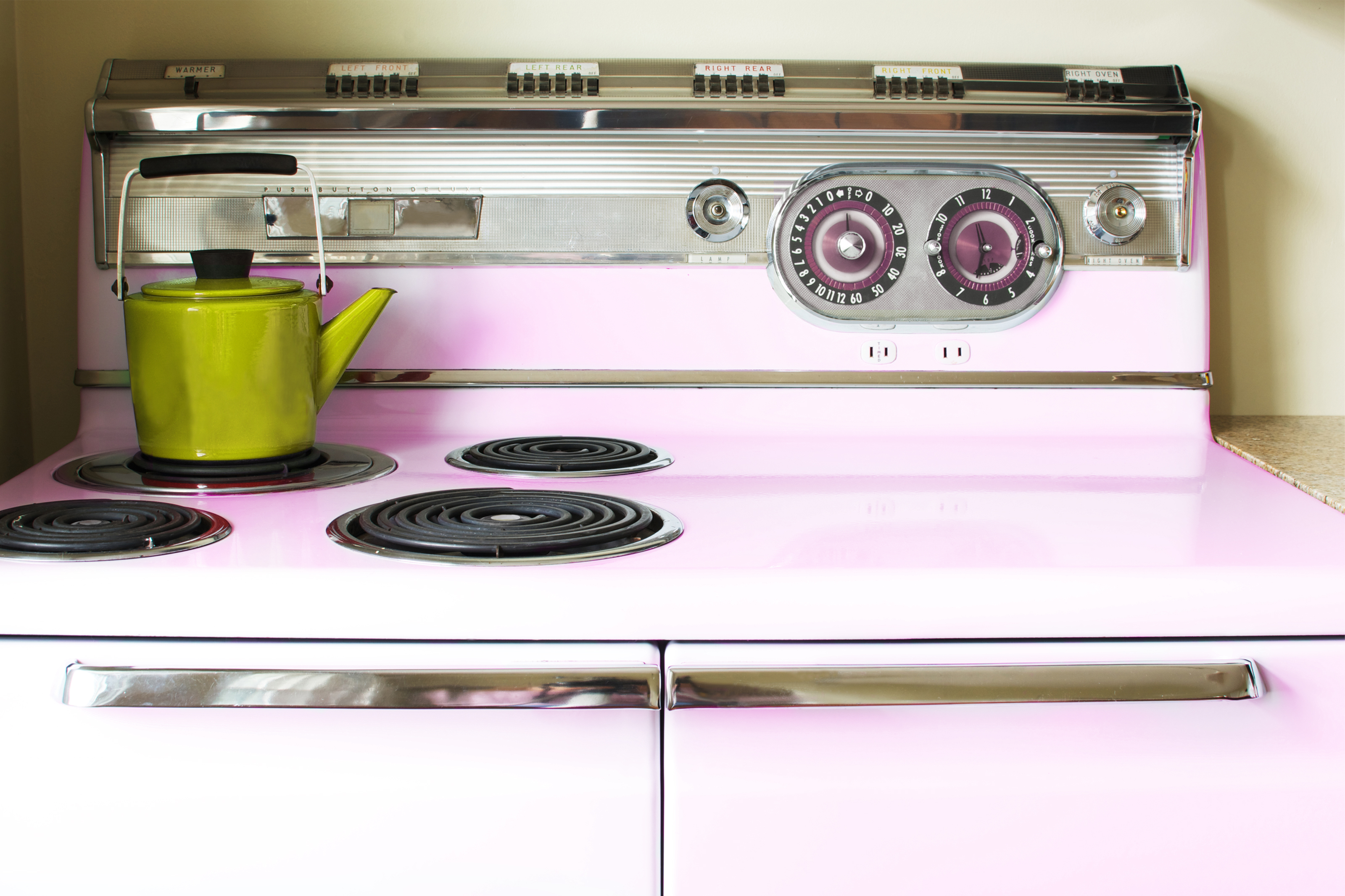 https://www.houselogic.com/wp-content/uploads/2018/08/how-long-appliances-stove-pink-retina_retina_f51da3a795ae076980947fbec876fb31.jpg