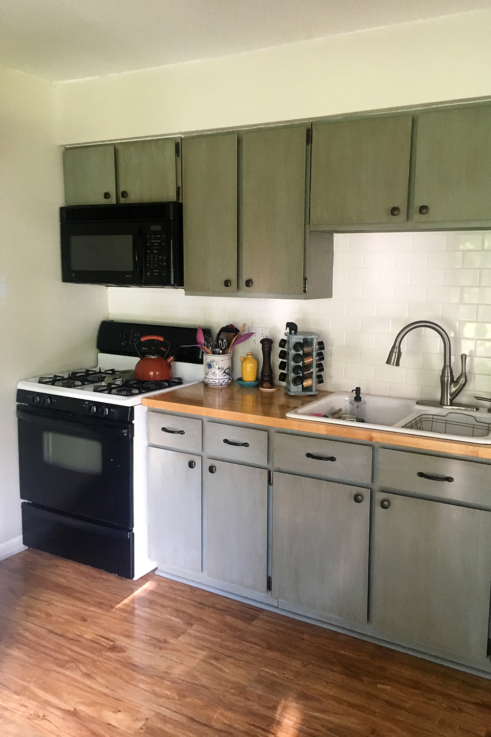 A Cheap and Cheerful Kitchen Cabinet Makeover - Rambling Renovators