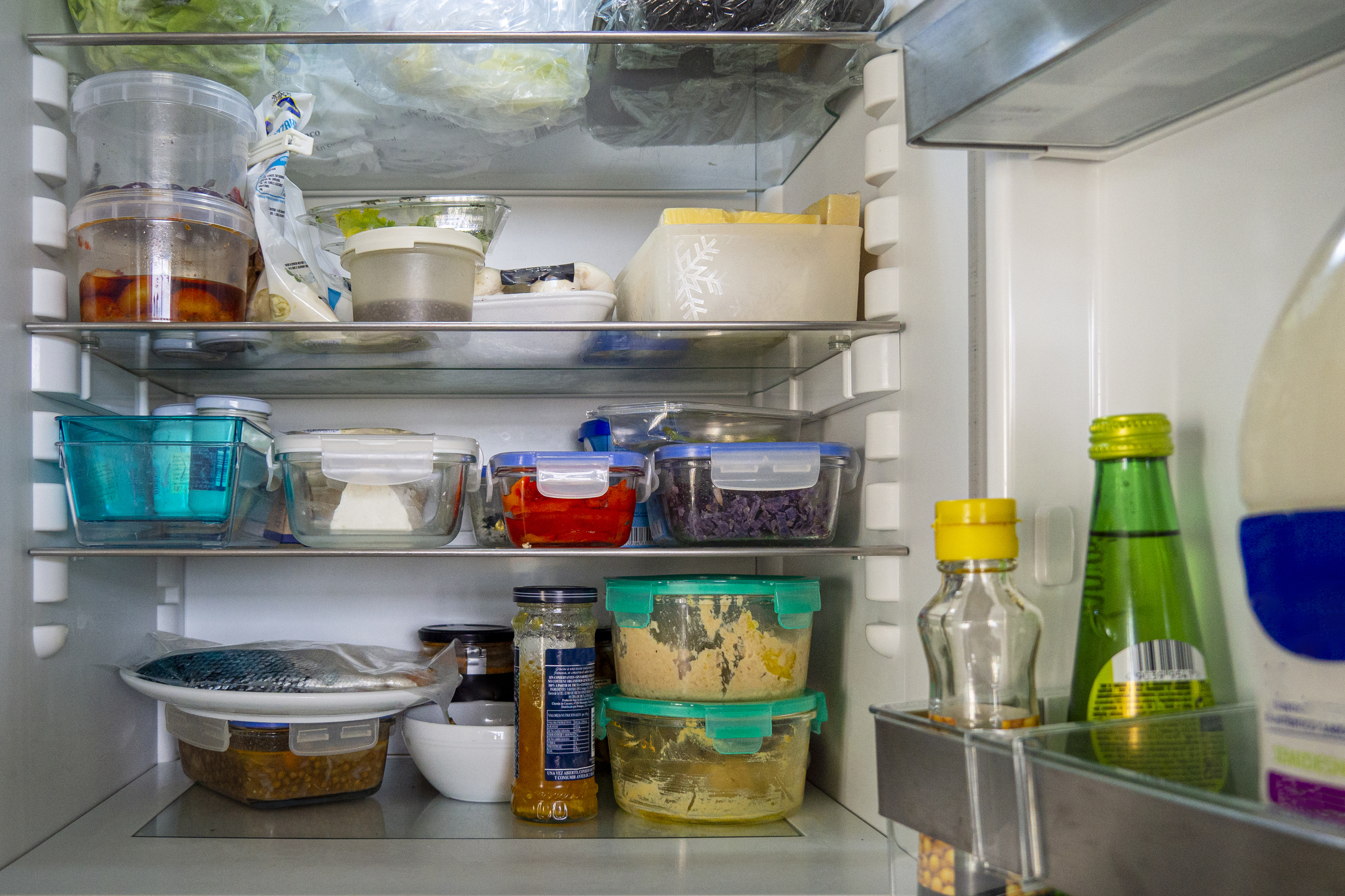 https://www.houselogic.com/wp-content/uploads/2022/11/how-to-organize-refrigerator-fridge.jpg