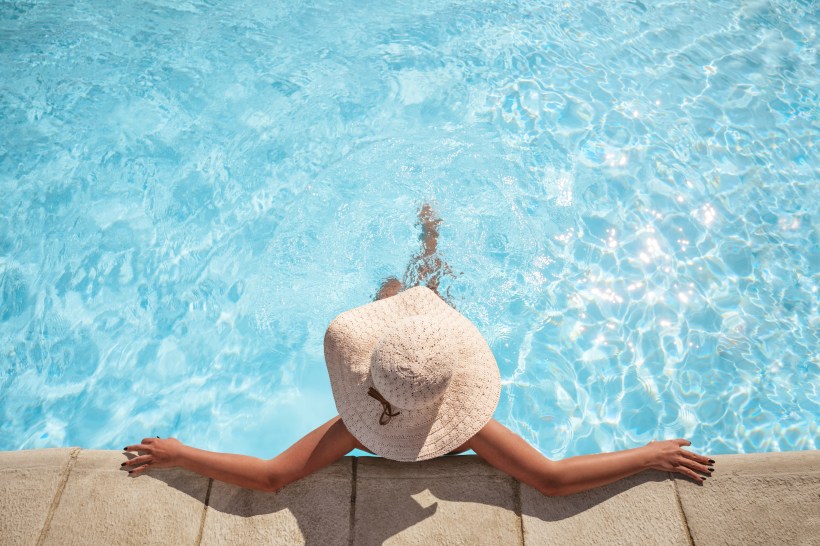 Saltwater Swimming Pools | How Does a Saltwater Pool Work