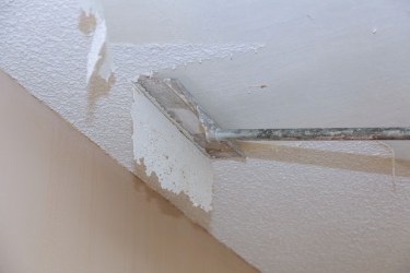 Diy-ing A Popcorn Ceiling Removal? Here's What You Should Know