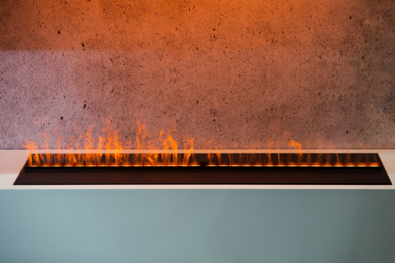 Minimalism interior, modern water vapor fireplace, an alternative option with fake flames.